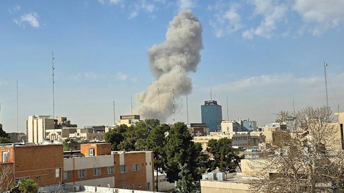 Israel intensifică atacurile asupra Iranului după uciderea lui Khamenei