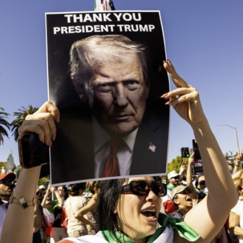 Iranienii din Los Angeles sărbătoresc moartea lui Ali Khamenei