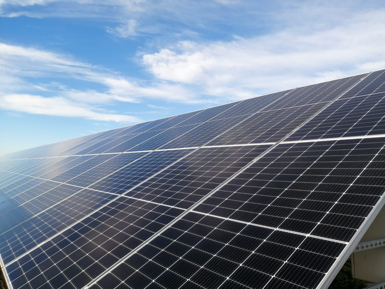 Primăria Drăgușeni va construi o centrală electrică fotovoltaică