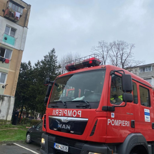 Incendiu într-un bloc din Turnu Măgurele, zece persoane evacuate