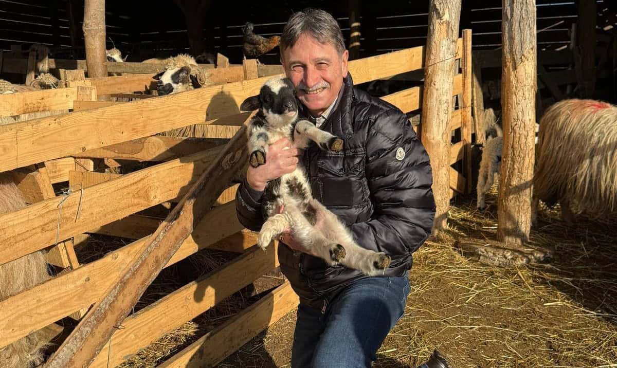 Ion Dumitrel, vizită în comuna Fărău pentru a susține creșterea animalelor
