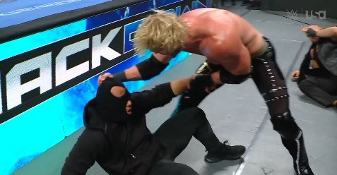Logan Paul se califică pentru Elimination Chamber după ce un bărbat mascat a fost dezvăluit