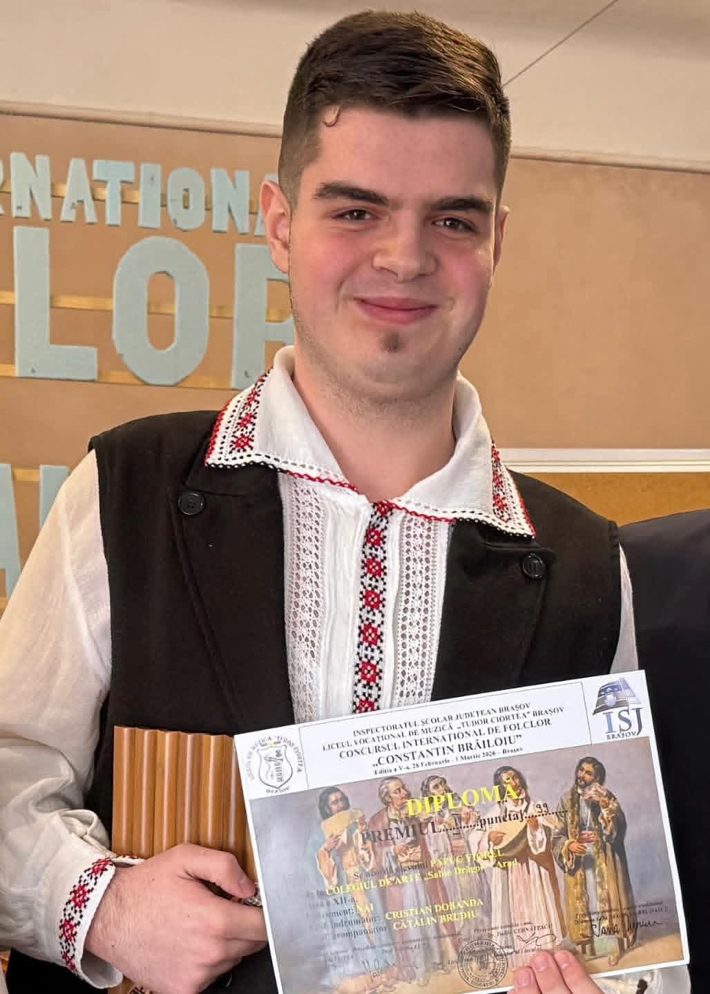 Viorel Papuc aduce premiul I pentru Școala Populară de Arte din Târgu Jiu