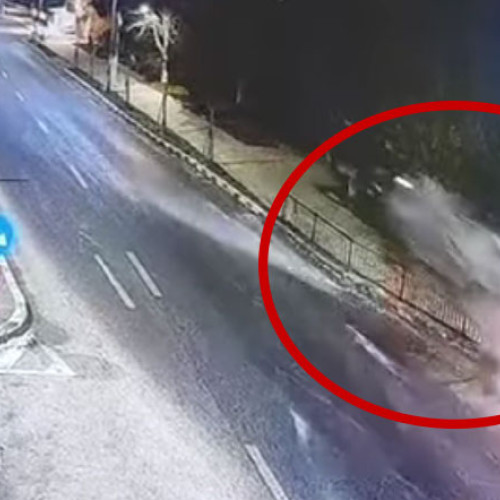 Accident spectaculos în Ovidiu, șoferul a sărit peste sensul giratoriu