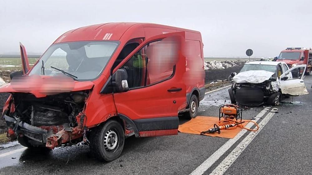 Accident rutier grav pe DN2B: doi șoferi răniți