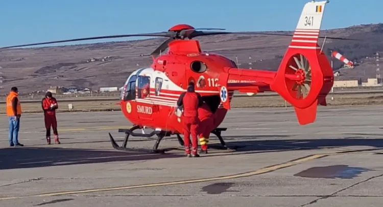 Fetiță de un an și cinci luni salvată după ce s-a înecat cu o alună