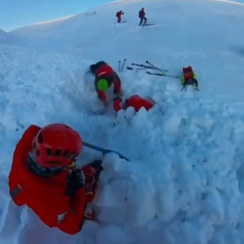 Avalanșă surprinde salvamontiști în Munții Bucegi