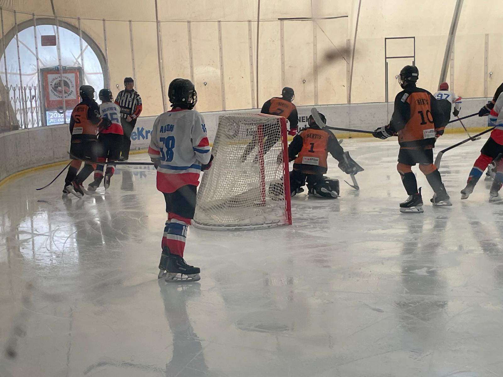 Juniorii CS Municipal Galați strălucesc în hochei și șah