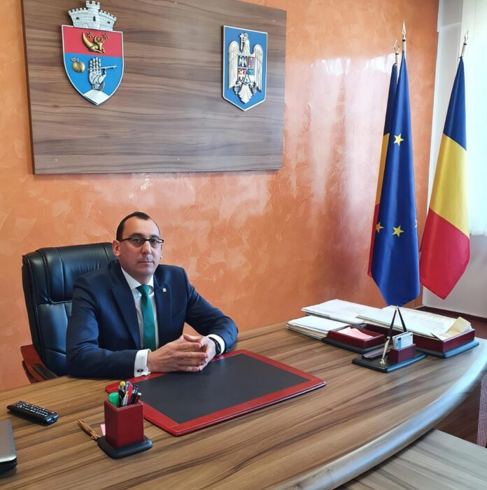 Primarul comunei Vatra Moldoviței, Virgil Saghin, condamnat pentru corupție