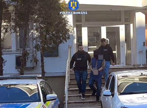 Bărbat din Sibiu reținut pentru distrugerea geamurilor la PNL Hunedoara