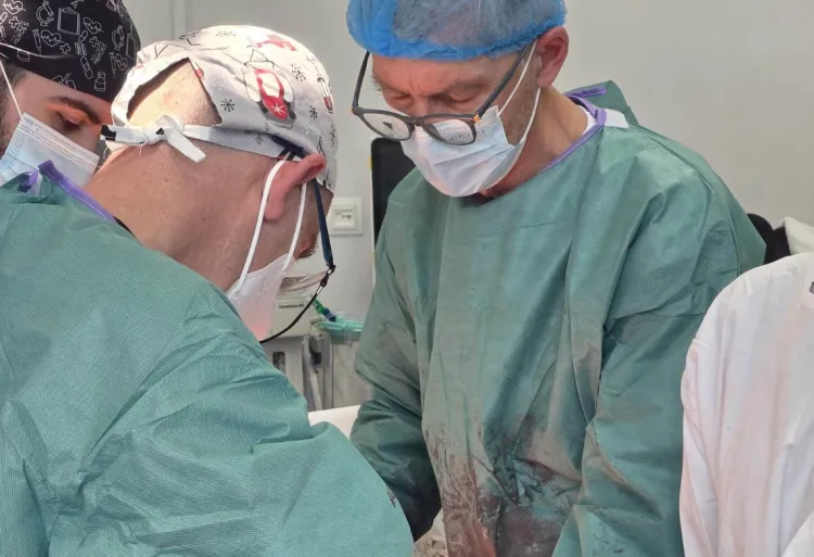 Operatie complexă salvează viața unui bărbat de 71 de ani