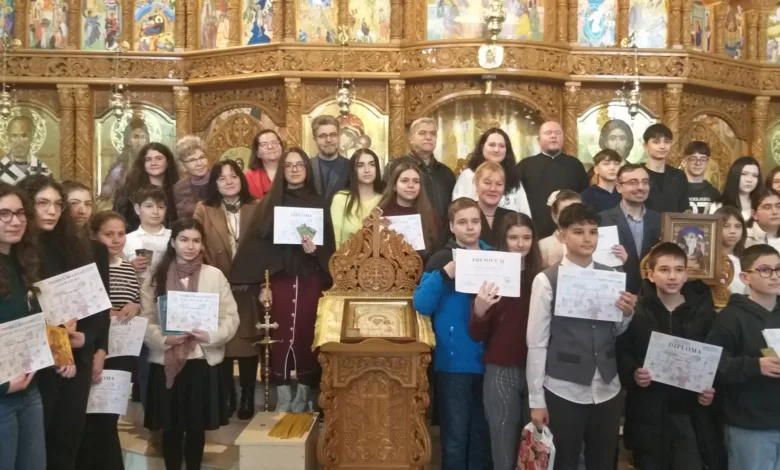 Elevii premiați la concursul literar organizat de Biserica „Sf. Mare Mucenic Mina”