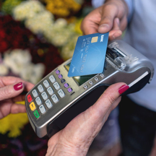 Vânzările de flori explodează de 1 Martie, dar producătorii locali au de suferit