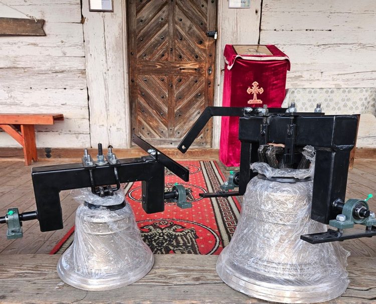 Sfințirea noilor clopote la Biserica Ortodoxă din Glod