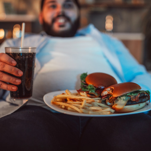 Obiceiurile de seară pot încetini metabolismul: 5 obiceiuri esențiale pentru digestie și pierdere în greutate