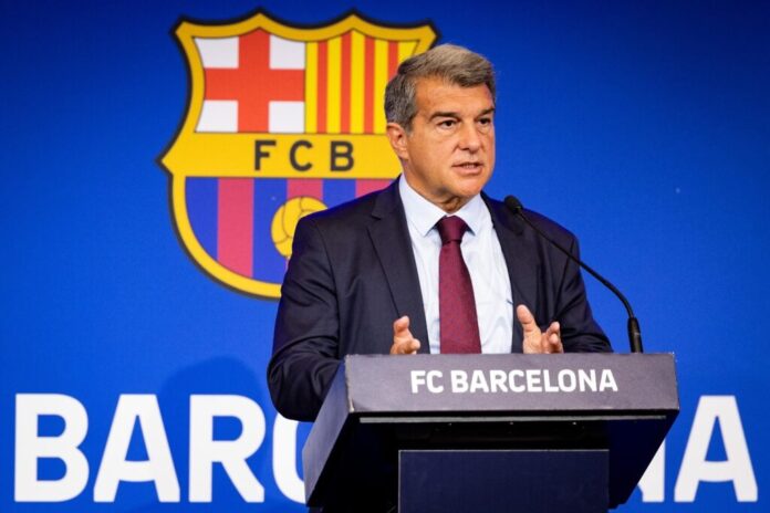 Joan Laporta depune semnăturile pentru alegerile de la FC Barcelona
