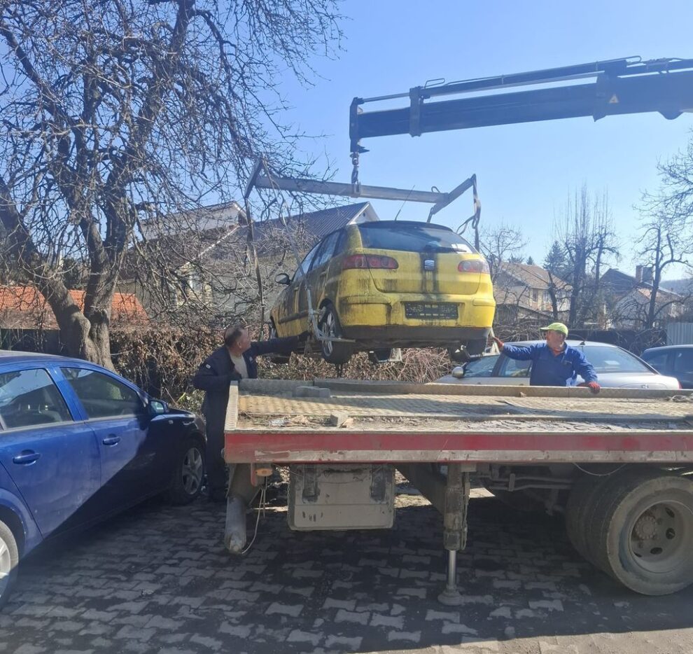 Primarul Bistriței anunță ridicarea mașinilor abandonate din oraș