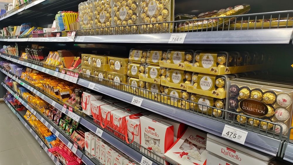 Tânăr din Rovinari, prins după ce a furat 11 tablete de ciocolată