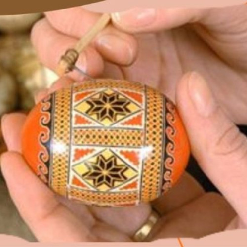 Atelier de încondeiat ouă pentru începători, organizat la Muzeul Județean de Istorie și Arheologie Maramureș