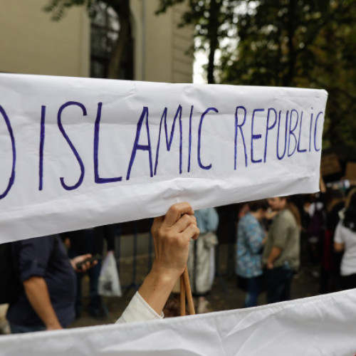 Mojtaba Khamenei, descris ca mai extremist decât tatăl său, de un activist iranian