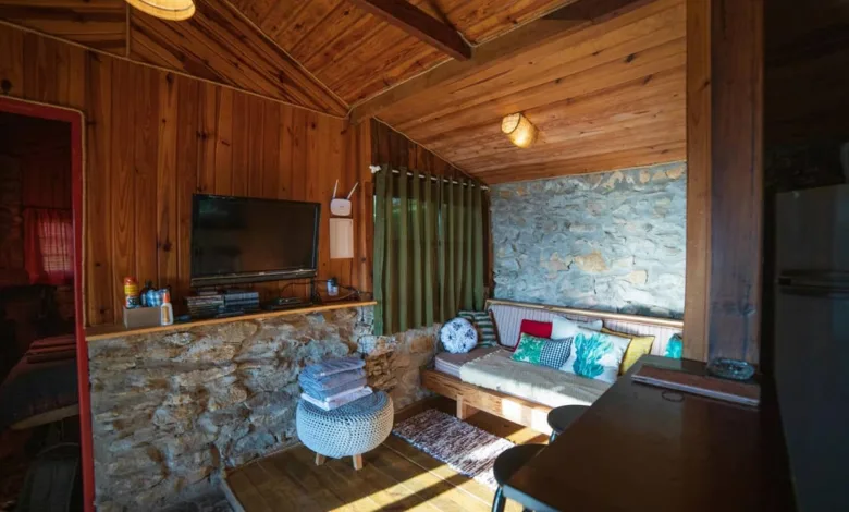 Stilul rustic în designul interior: conexiune cu natura și confort