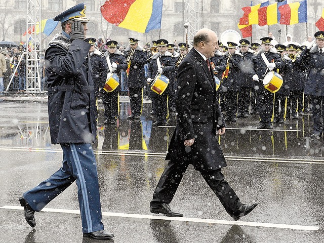 Mircea Marian critică ideea umbrelei nucleare franceze pentru România