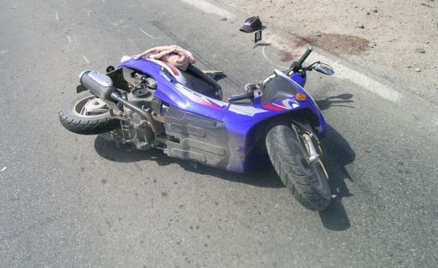 Moped abandonat de un șofer fără permis în Fălticeni