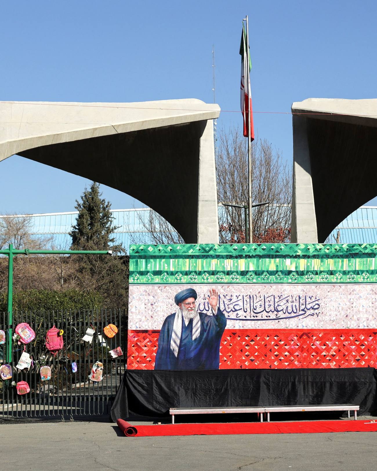 Ceremonia de înmormântare a ayatollahului Khamenei, amânată din cauza atacurilor