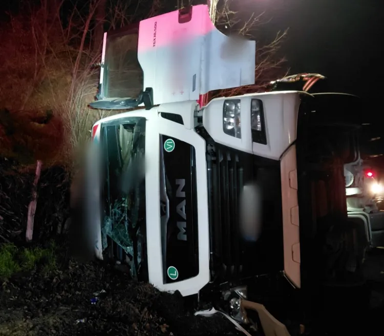 Accident pe DN1/E60: Un autotren s-a răsturnat în Bucea