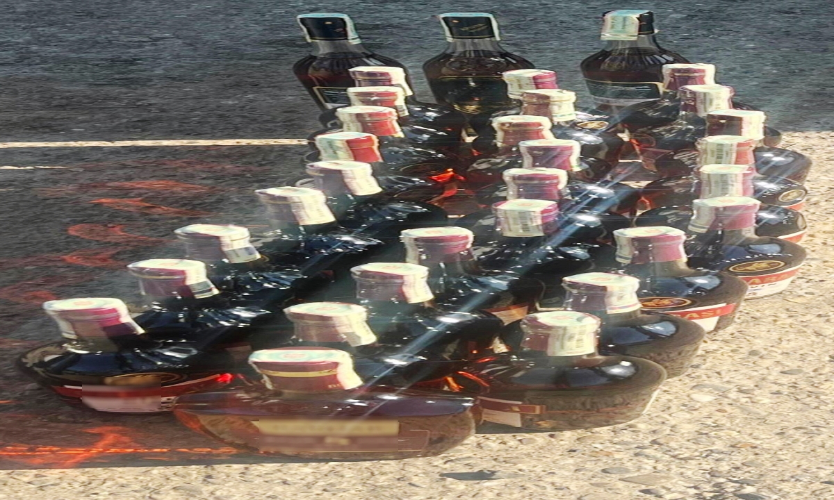 Polițiștii de frontieră din Botoșani confiscă alcool ascuns în microbuz