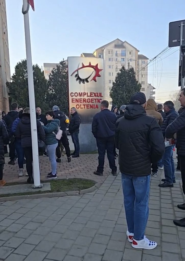 Protest al angajaților Complexului Energetic Oltenia împotriva desființării locurilor de muncă