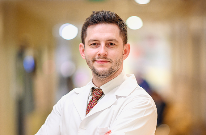 Intervenție chirurgicală complexă pentru o pacientă cu fractură de femur