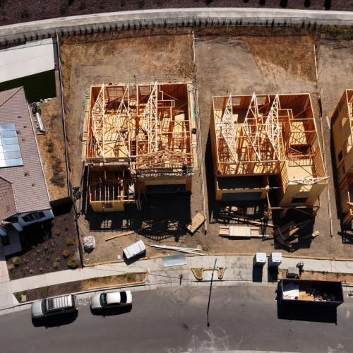 America se confruntă cu o criză a accesibilității locuințelor. Construirea de case pentru închiriere poate ajuta