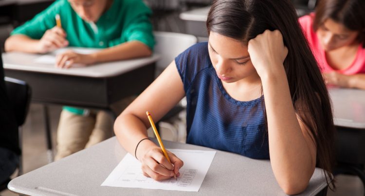 Ministerul Educației facilitează admiterea în clasa a IX-a pentru elevii distinși