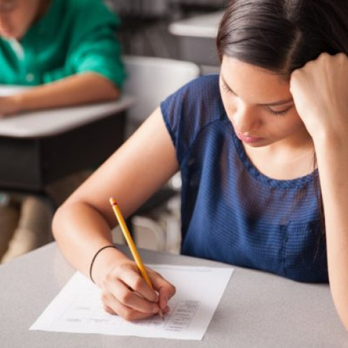 Ministerul Educației facilitează admiterea în clasa a IX-a pentru elevii distinși