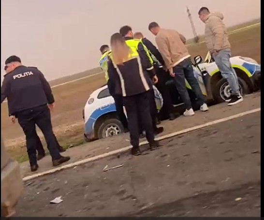Accident pe D.N.5: Două persoane rănite în coliziune cu o autospecială de poliție