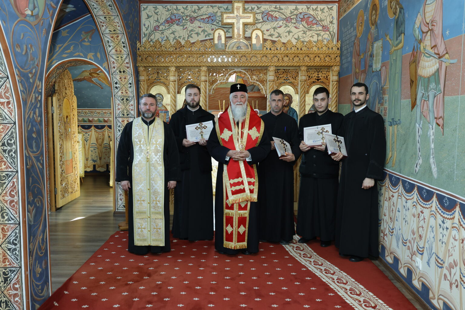 Patru preoți din Arhiepiscopia Craiovei au fost hirotoniți duhovnici