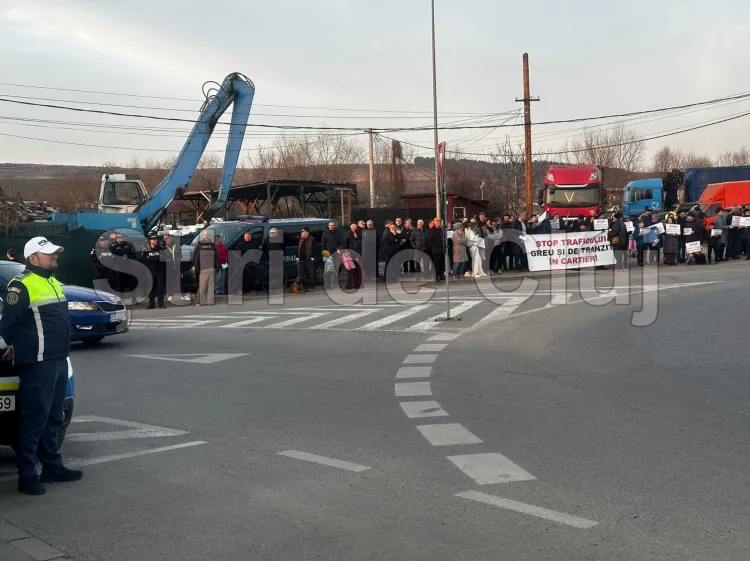 Locuitorii din Someșeni protestează împotriva traficului intens și nesigur
