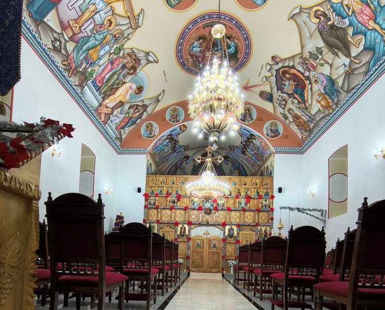 Credincioșii din Cavnic participă la instalarea noului preot paroh