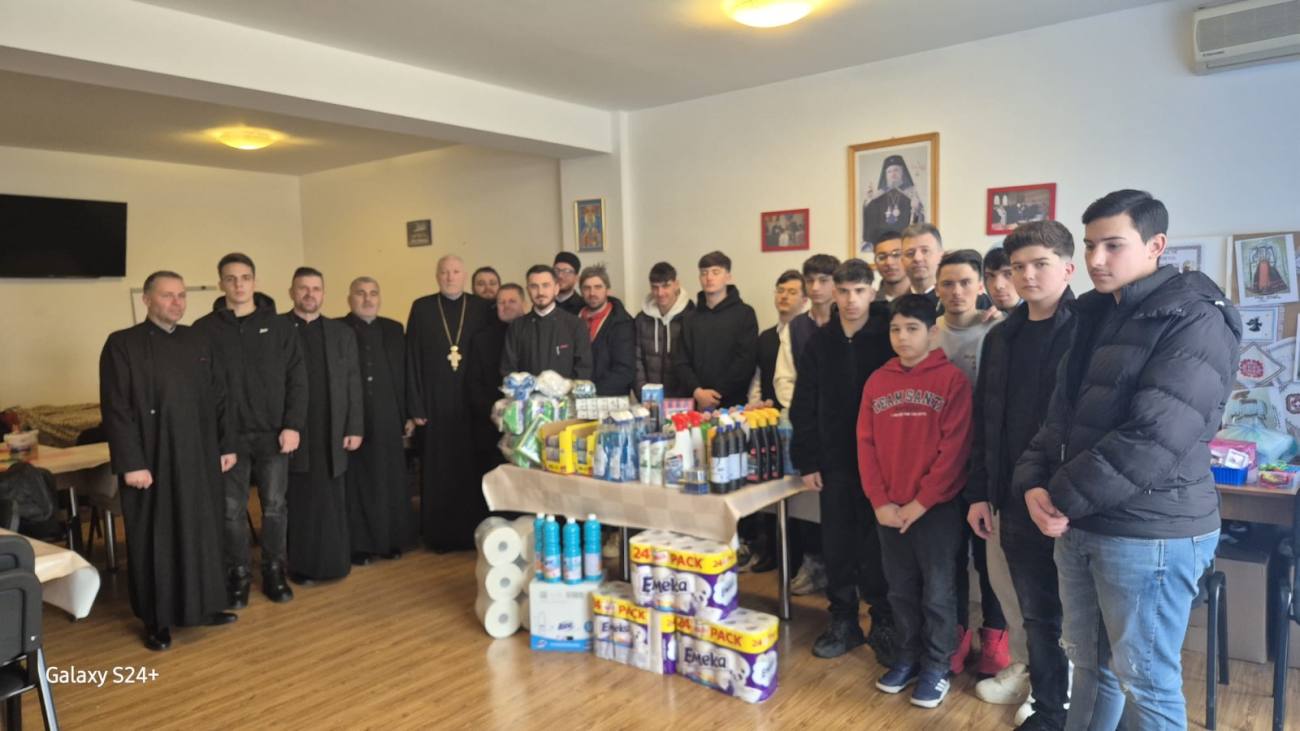 Preoți și tineri din parohii sprijină centrul social din Târgoviște