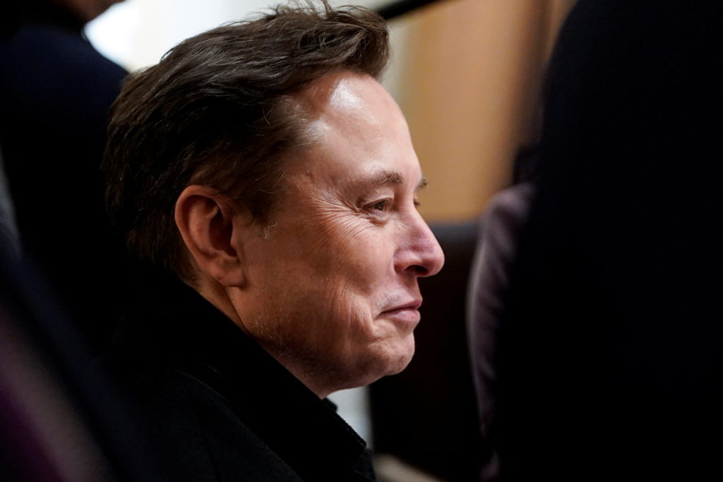 Musk se apără împotriva acuzațiilor de comportament necorespunzător înainte de preluarea Twitter