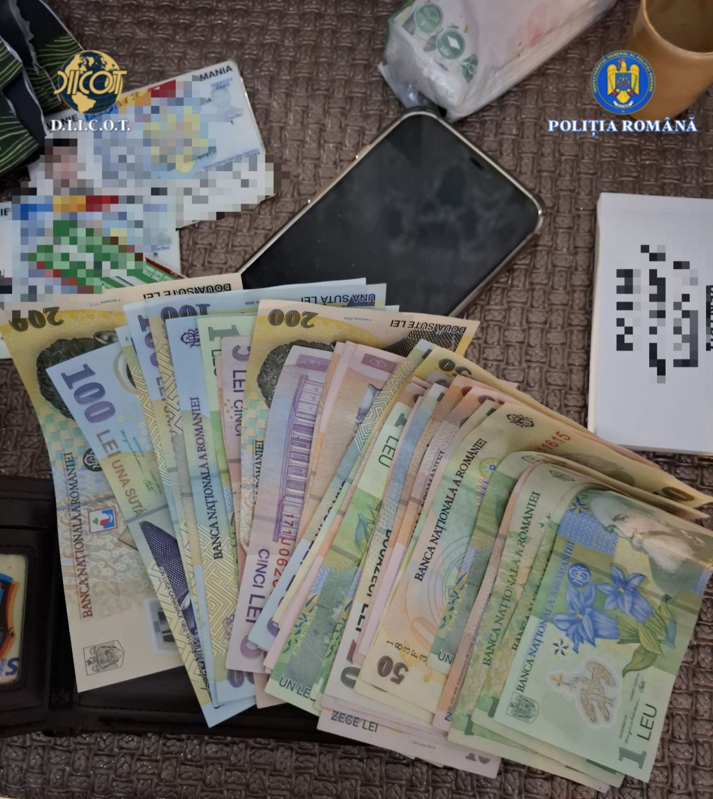 Cinci persoane reținute pentru trafic de persoane și droguri în Neamț