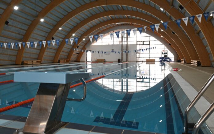 Copiii din Sectorul 1 pot învăța înot la bazinul primăriei