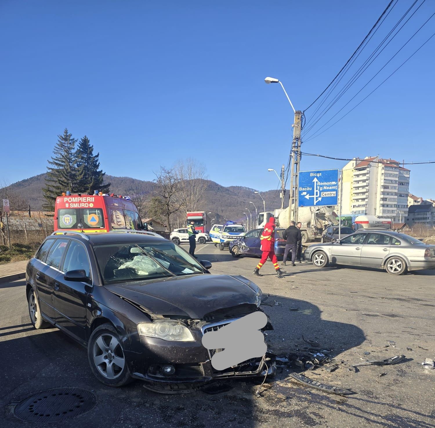 Accident rutier în Piatra Neamț: un rănit după o coliziune între trei autoturisme