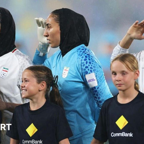 Fotbaliștii iranieni cântă și salută imnul la Cupa Asiei după un început tăcut