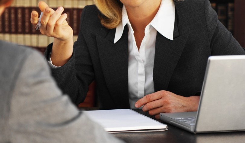 Avocată din Botoșani, anchetată pentru implicare într-o înșelăciune