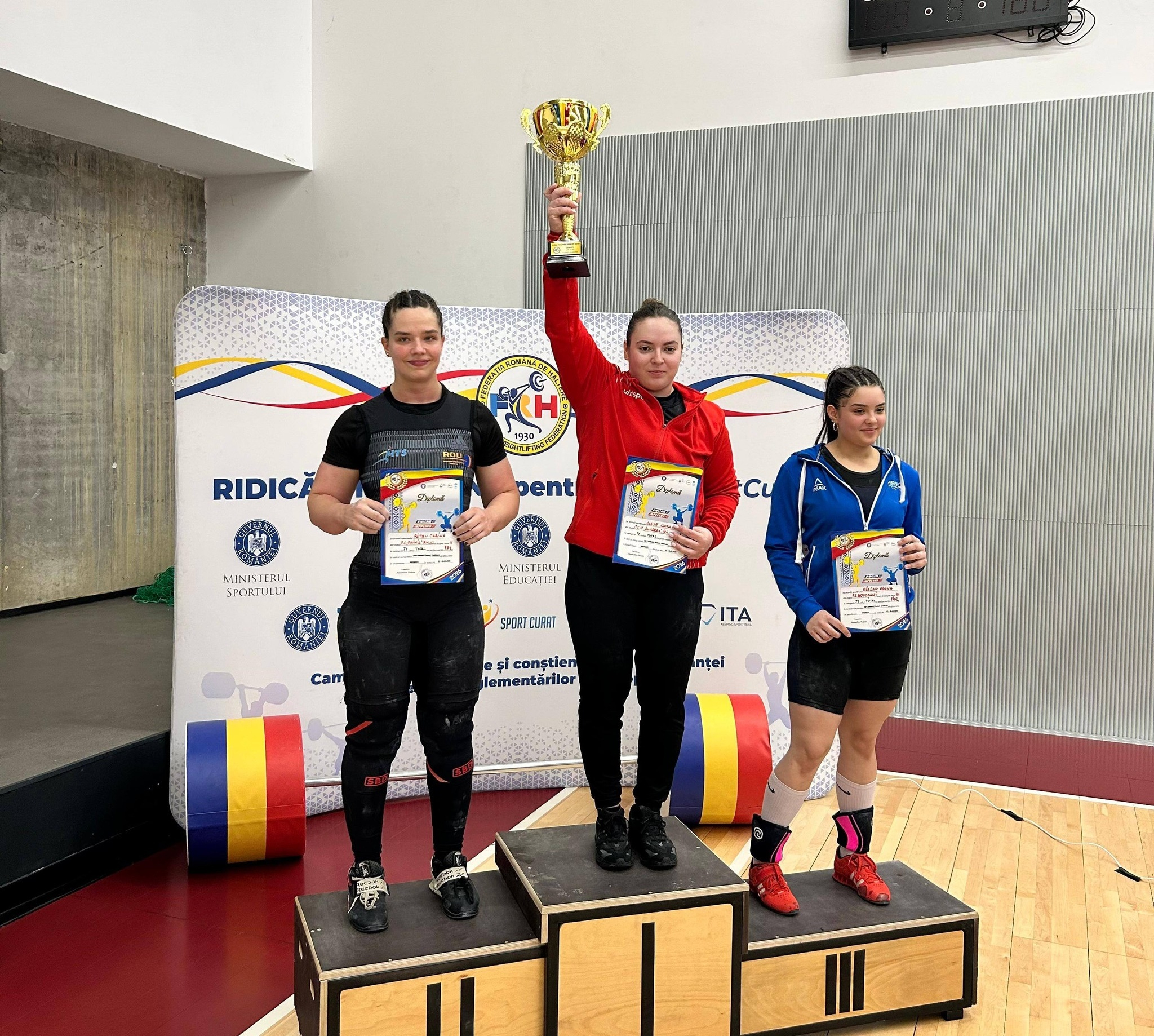 Alexandra Alexe câștigă Cupa României la haltere, iar futsalul intră în play-off