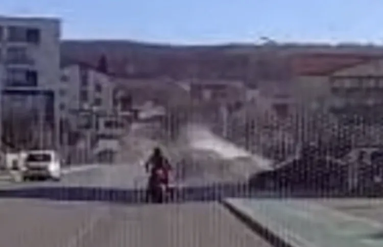 Accident violent pe strada Eroilor din Florești, surprins de o cameră de bord