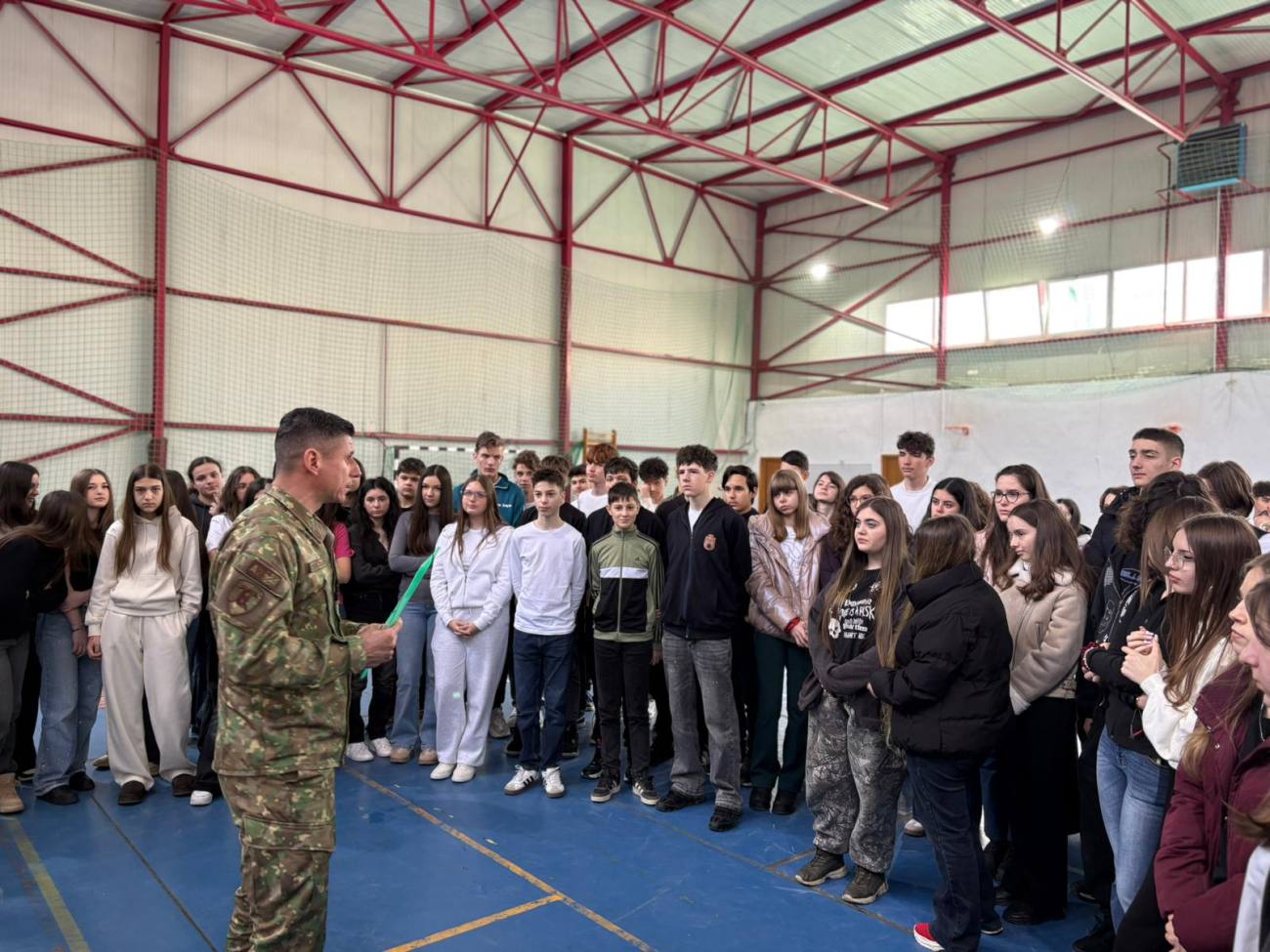 Centrul Militar Județean Dâmbovița promovează carierele militare în rândul elevilor