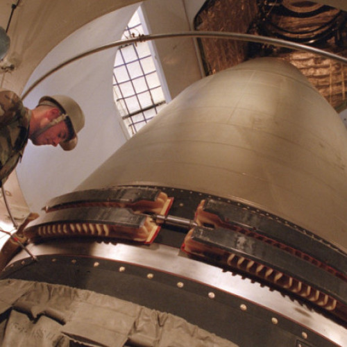 Comandor român explică inițiativa nucleară a Franței și situația din Iran